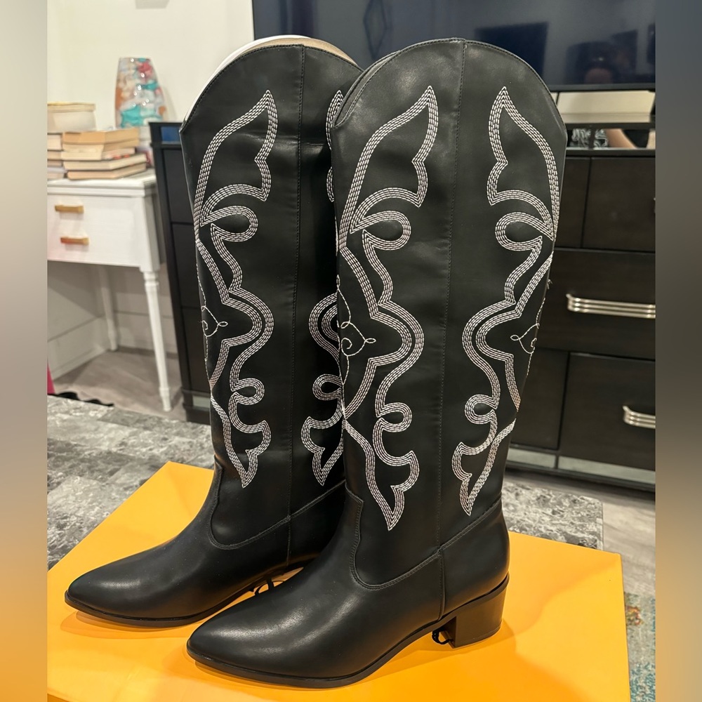 BRAND NEW BLACK COWBOY BOOTS